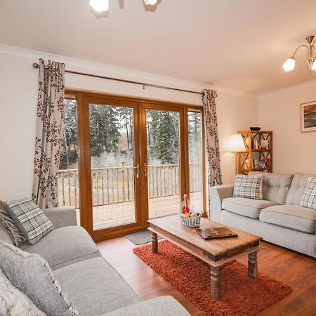 Fersit Log Cottage Roybridge Exterior photo