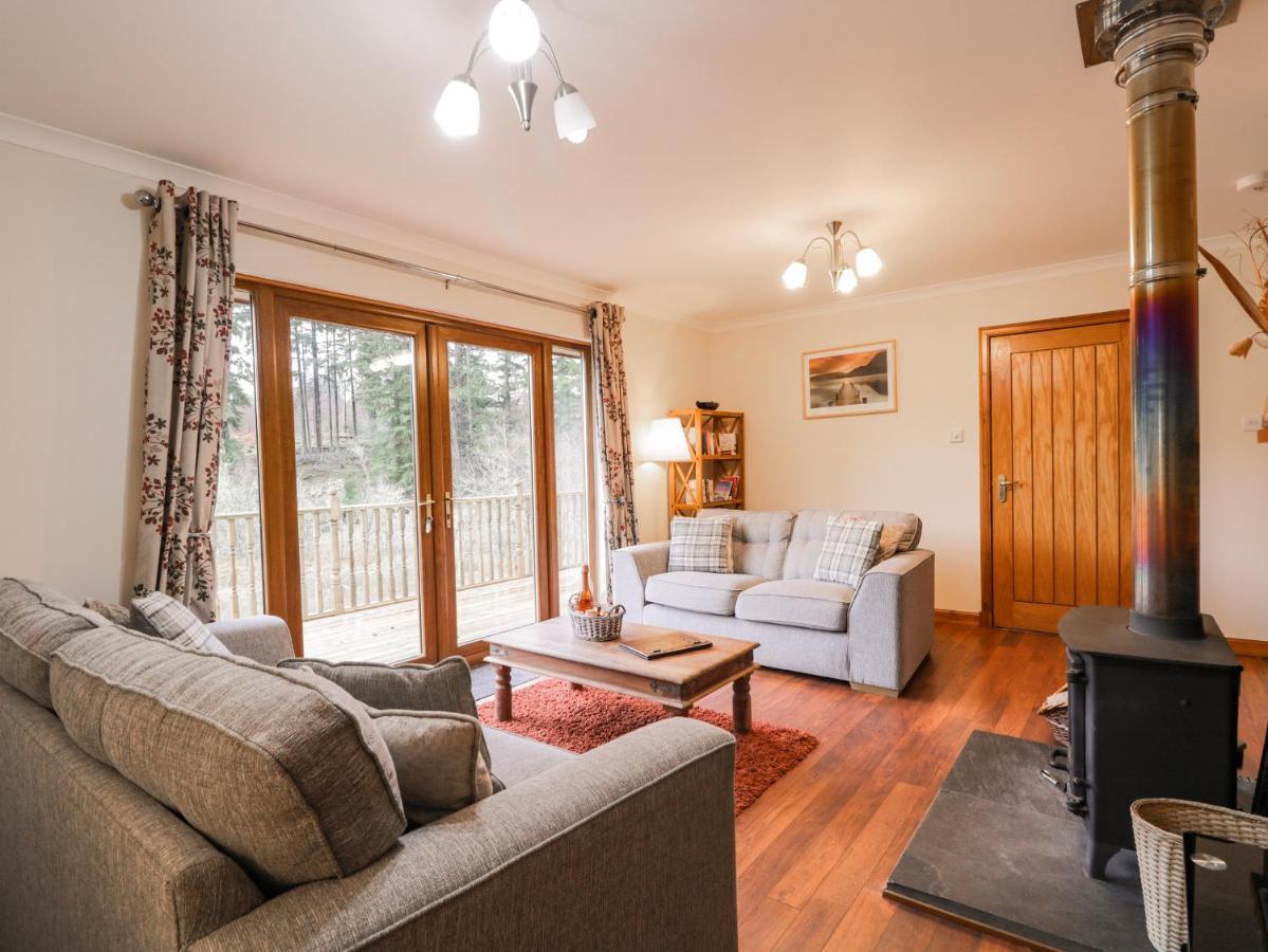 Fersit Log Cottage Roybridge Exterior photo