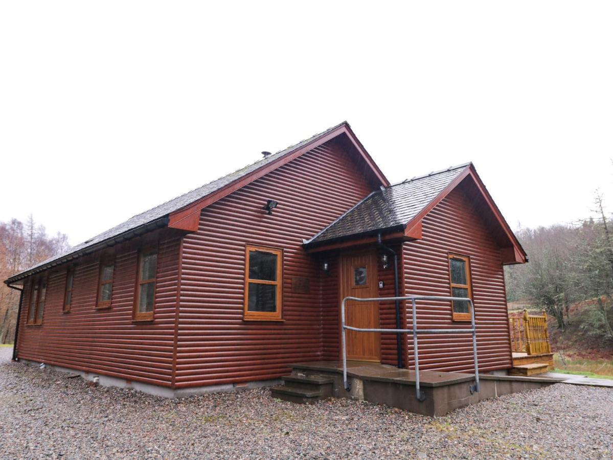 Fersit Log Cottage Roybridge Exterior photo